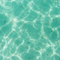 Pixwords Het beeld met water, bezinning, groen, helder, zand, torquoise Tassapon - Dreamstime