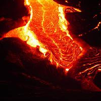 Pixwords Het beeld met lava, vulkaan, rood, heet, brand, berg Jason Yoder - Dreamstime