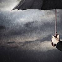 regen, paraplu, druppels, hand Arman Zhenikeyev - Dreamstime