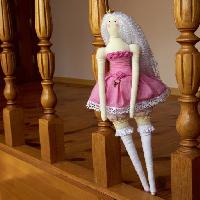 Pixwords Het beeld met dukke, barbie, træ, trapper, marionet Irinavk