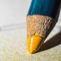 Pixwords Het beeld met geel, krijt, pen, potlood, schrijven Radub85 - Dreamstime